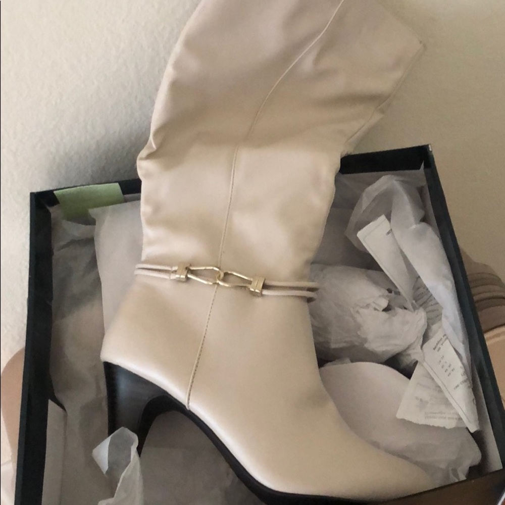 Karen Scott winter white boots size 8.5